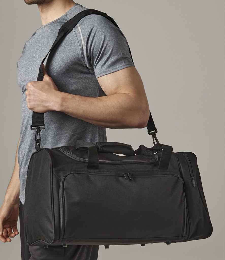 Quadra Universal Holdall | Black Bag - Lancashire Teamwear