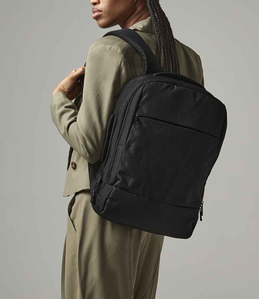Quadra Q-Tech Charge Convertible Backpack | Black Bag - Lancashire Teamwear